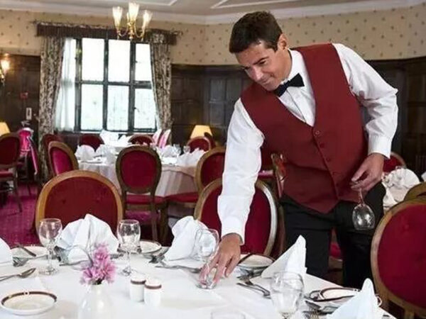 Mise En Place Au Restaurant